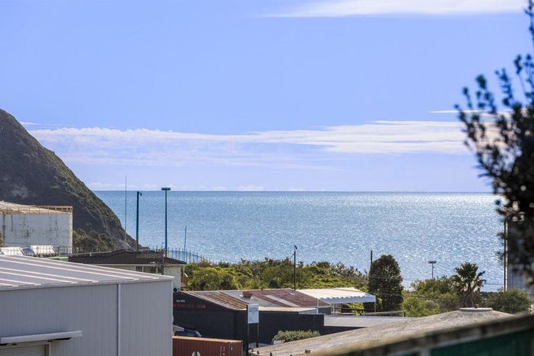 Photo of property in 32 Ngamotu Road, Moturoa, New Plymouth, 4310