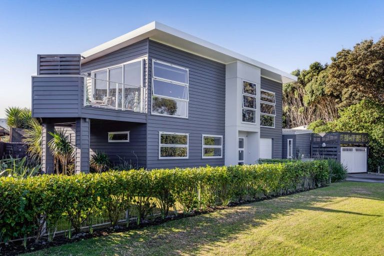 Photo of property in 22 Halse Place, Opunake, 4616