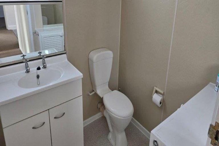 Photo of property in 1/37 Kirrie Avenue, Te Atatu South, Auckland, 0610