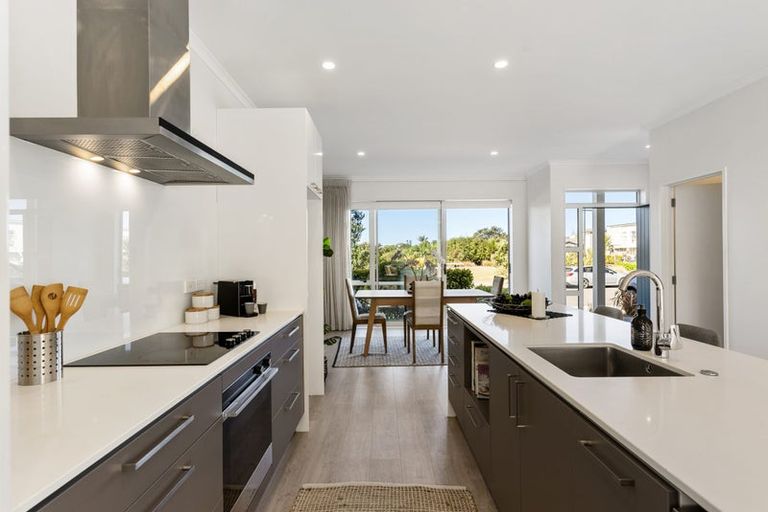 Photo of property in 10 Tyler Davies Drive, Red Beach, 0932