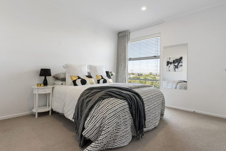 Photo of property in 10 Tyler Davies Drive, Red Beach, 0932