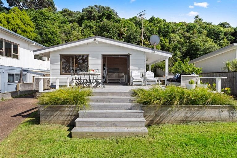 Photo of property in 12 Matakatia Parade, Matakatia, Whangaparaoa, 0930