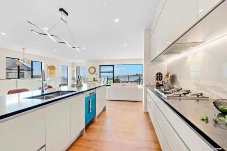 Photo of property in 13 Pacific Heights Road, Orewa, 0931