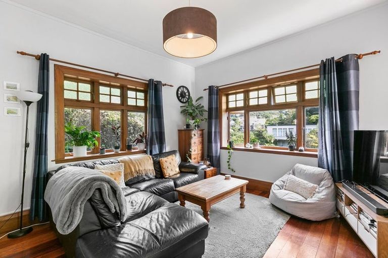 Photo of property in 6 Governor Road, Northland, Wellington, 6012