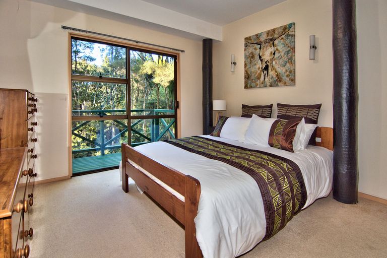 Photo of property in 196 Godley Road, Titirangi, Auckland, 0604