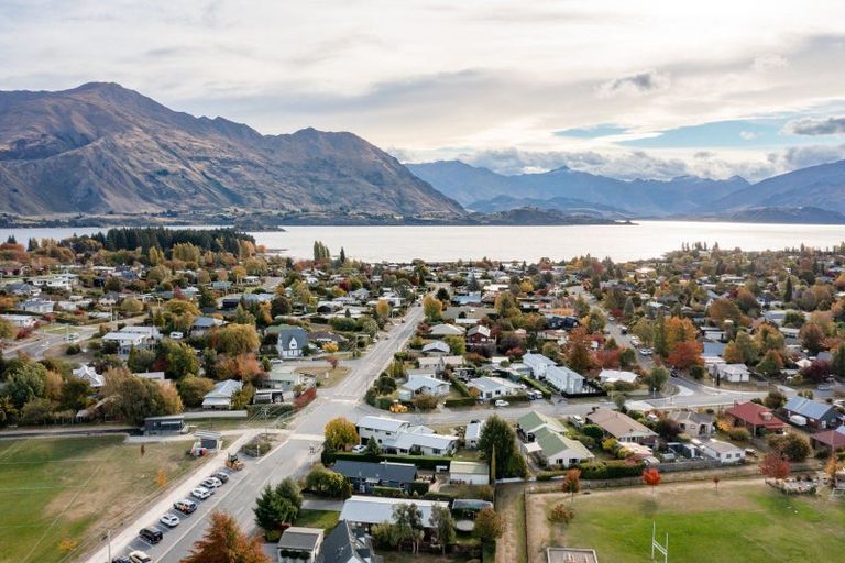 Photo of property in 140 Aubrey Road, Wanaka, 9305