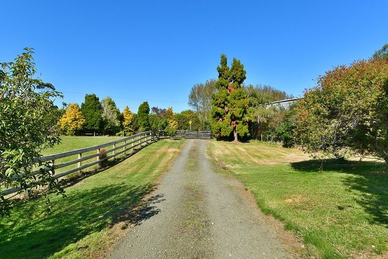 Photo of property in 1156 Peak Road, Helensville, 0875