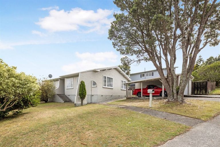 Photo of property in 104 Stewart Drive, Newlands, Wellington, 6037