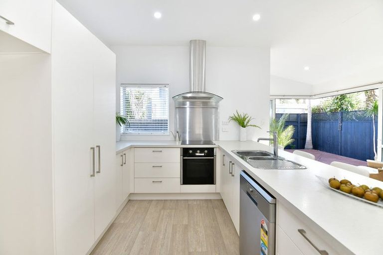 Photo of property in 17a Hatton Road, Orewa, 0931