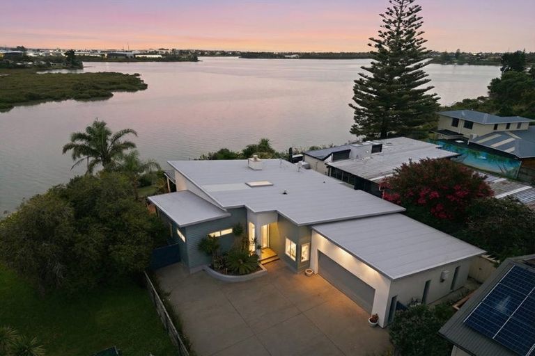 Photo of property in 48 Aurea Avenue, Pakuranga, Auckland, 2010
