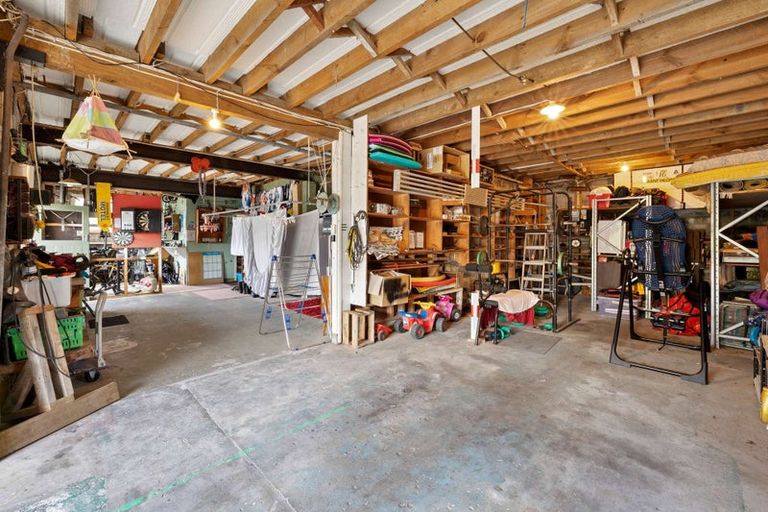 Photo of property in 410 South Road, Omata, New Plymouth, 4374