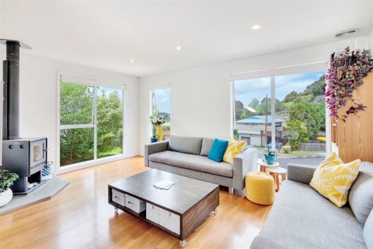 Photo of property in 35 Finn Place, Totara Vale, Auckland, 0629