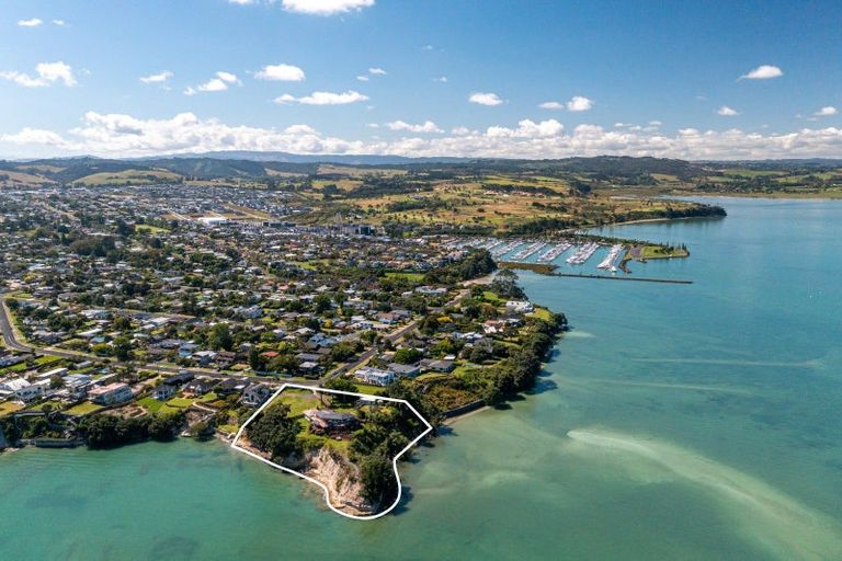Photo of property in 37 Hawke Crescent, Beachlands, Auckland, 2018