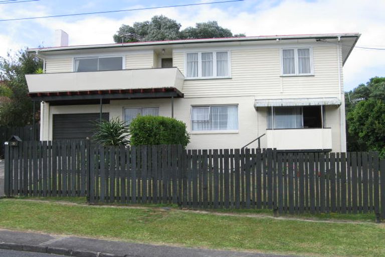 Photo of property in 2/30 Barron Drive, Green Bay, Auckland, 0604