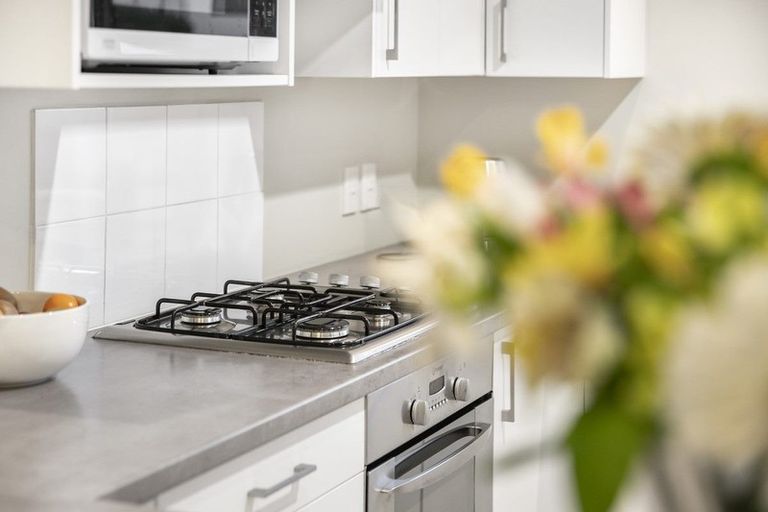 Photo of property in 2/28 Holiday Road, Stanmore Bay, Whangaparaoa, 0932