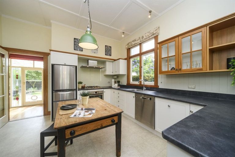 Photo of property in 12 Margaret Street, Roslyn, Palmerston North, 4414
