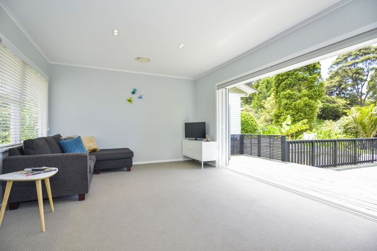 Photo of property in 22 Rimutaka Place, Titirangi, Auckland, 0604
