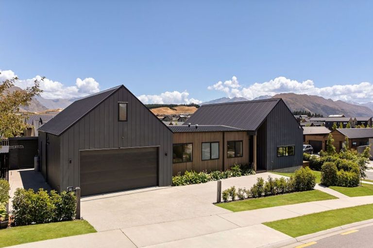 Photo of property in 14 Mount Nicholas Avenue, Wanaka, 9305