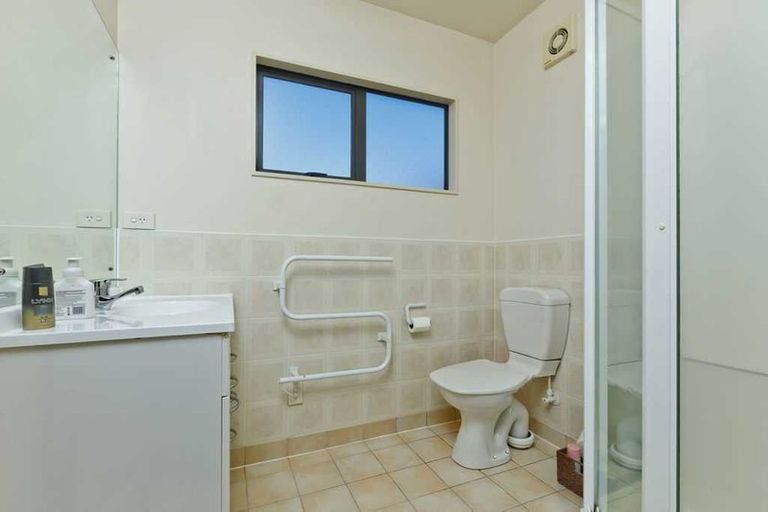 Photo of property in 16 Fearnley Grove, Albany, Auckland, 0632