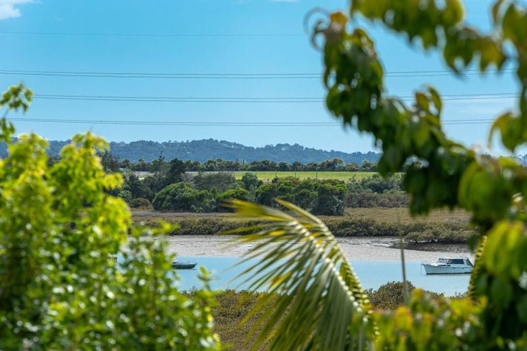 Photo of property in 112c Roberts Road, Te Atatu South, Auckland, 0610