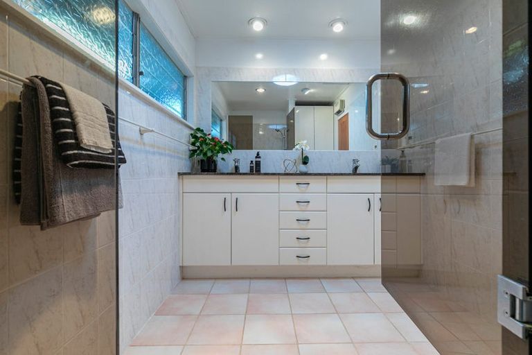 Photo of property in 71 Pleasant Road, Glen Eden, Auckland, 0602