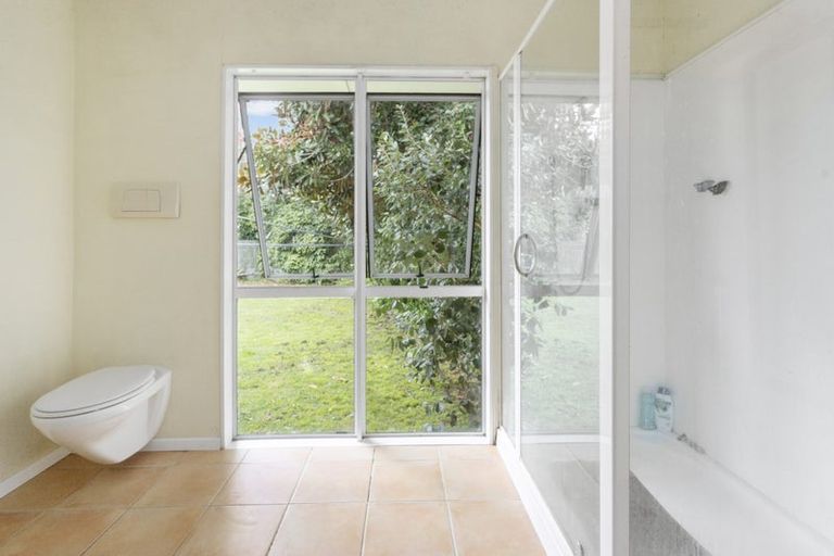 Photo of property in 17 Kervil Avenue, Te Atatu Peninsula, Auckland, 0610