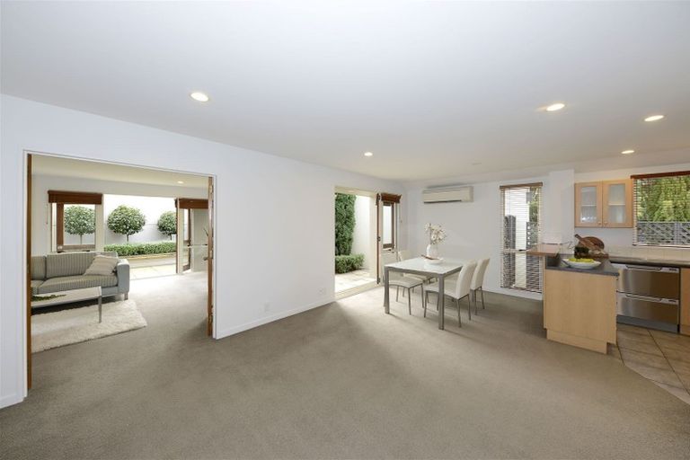 Photo of property in 30 Oakford Close, Riccarton, Christchurch, 8011