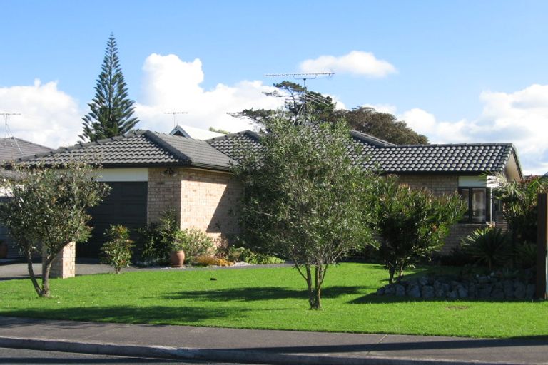 Photo of property in 2/11 Milton Road, Orewa, 0931