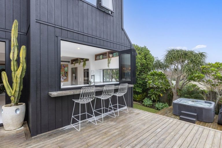 Photo of property in 2/9 Tainui Street, Torbay, Auckland, 0630