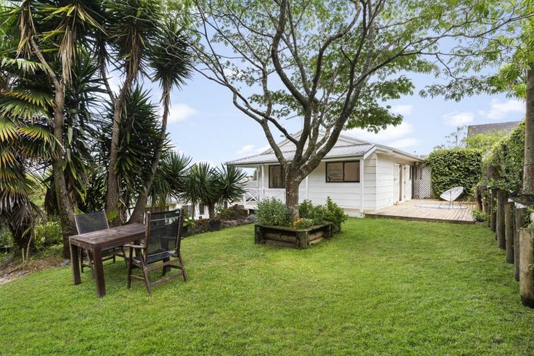 Photo of property in 1/32 Tree View Avenue, Glenfield, Auckland, 0629