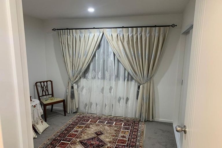 Photo of property in 8a Tiraumea Drive, Pakuranga, Auckland, 2010