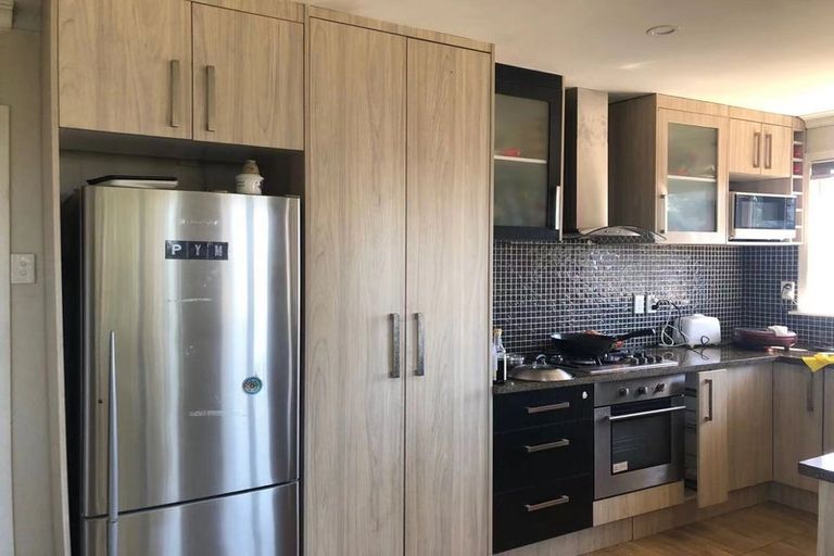 Photo of property in 90 Golf Road, New Lynn, Auckland, 0600