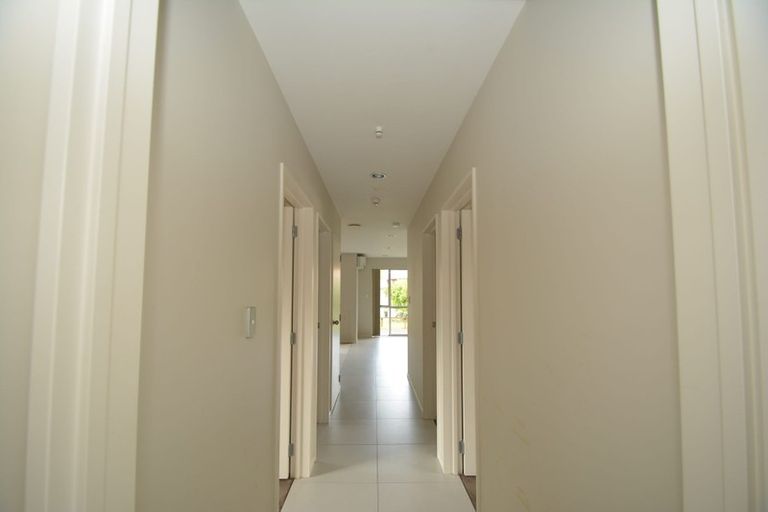 Photo of property in 5a Graham Avenue, Te Atatu Peninsula, Auckland, 0610