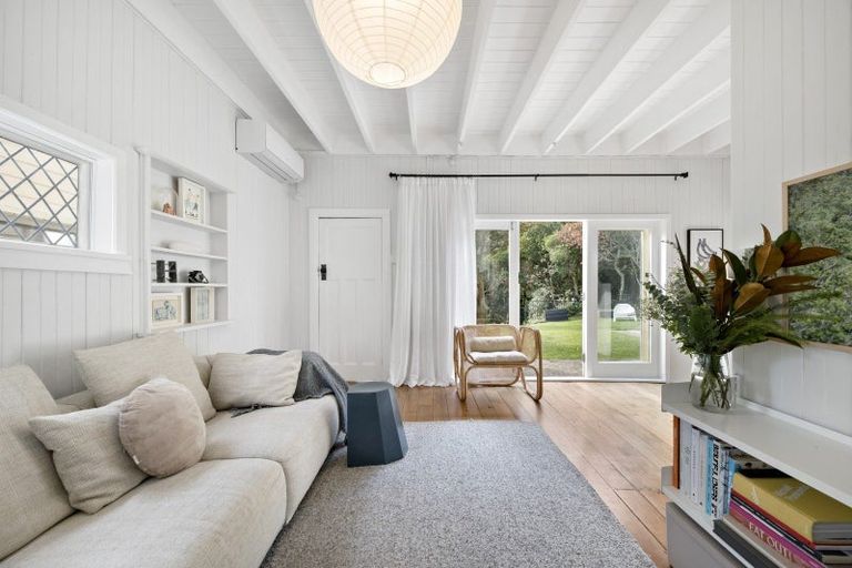 Photo of property in 28 Totara Street, Eastbourne, Lower Hutt, 5013