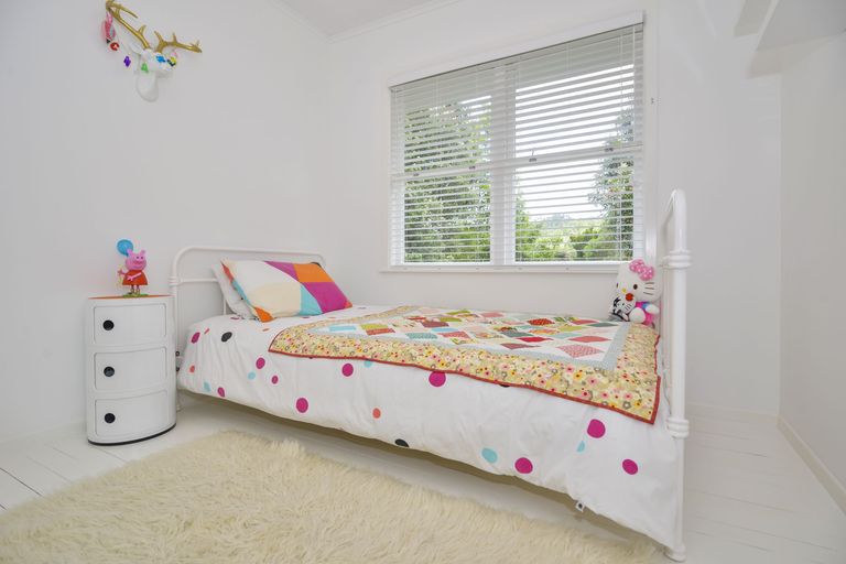 Photo of property in 22 Rimutaka Place, Titirangi, Auckland, 0604