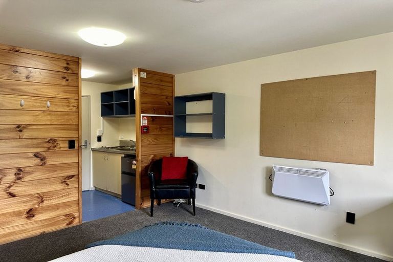 Photo of property in Basin Reserve Complex, 10/4 Sussex Street, Mount Cook, Wellington, 6021