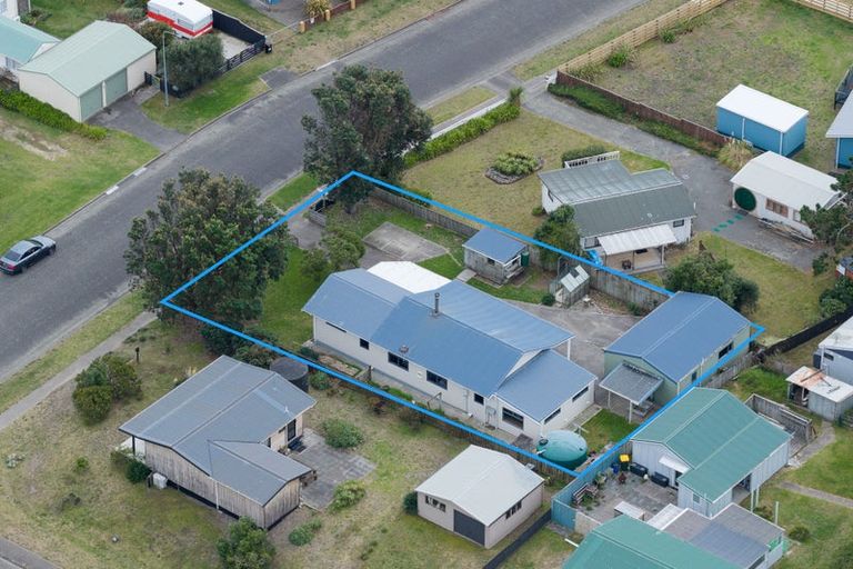 Photo of property in 50 Kahukura Avenue, Waitarere Beach, Levin, 5510