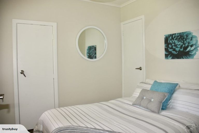 Photo of property in 198 Woodlands Park Road, Titirangi, Auckland, 0604