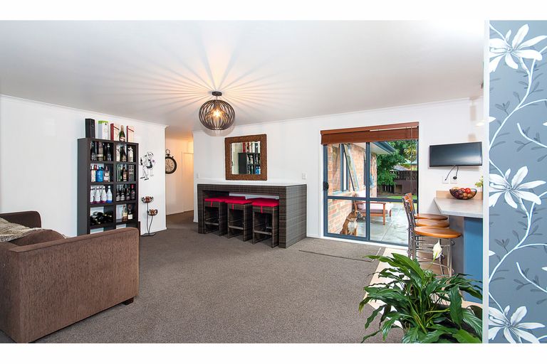 Photo of property in 46 Riverside Drive, Waiuku, 2123