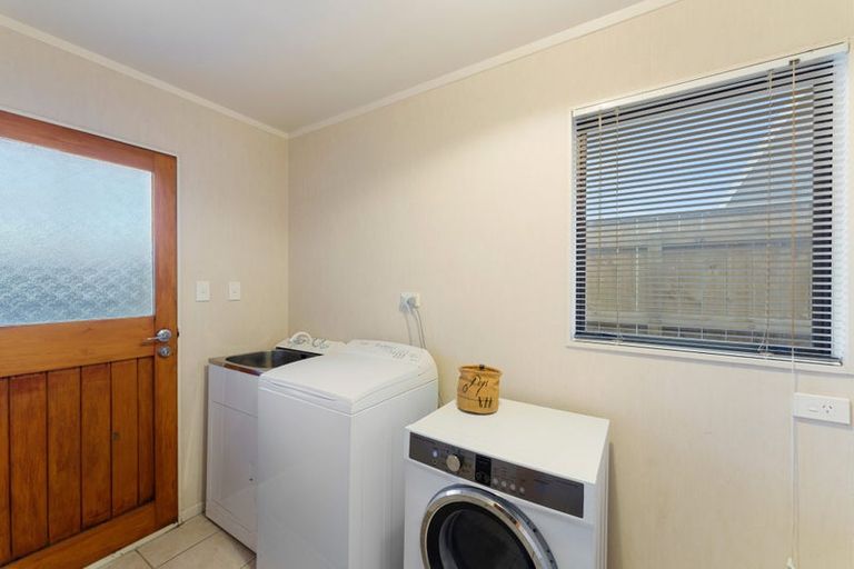 Photo of property in 128 Seaview Road, Paraparaumu Beach, Paraparaumu, 5032