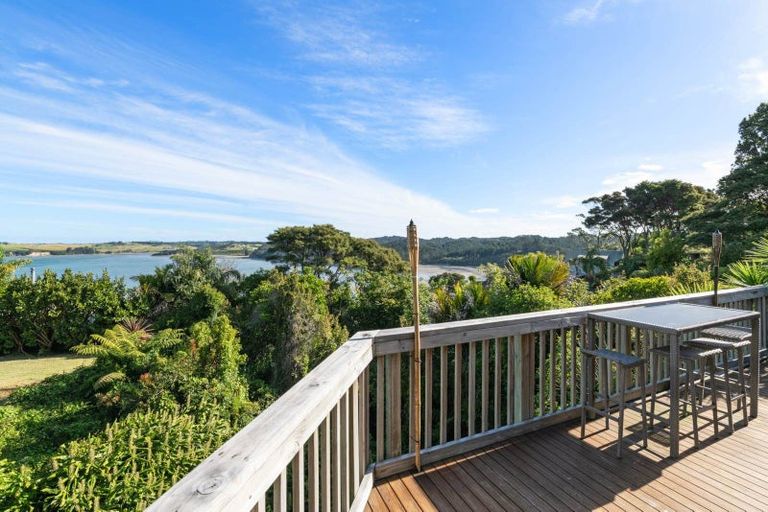Photo of property in 183 Wade River Road, Wade Heads, Whangaparaoa, 0932