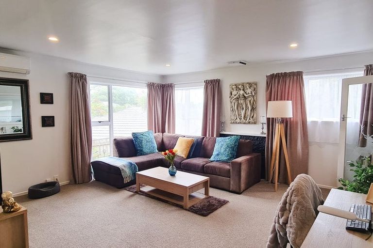 Photo of property in 4 Hallewell Crescent, Johnsonville, Wellington, 6037