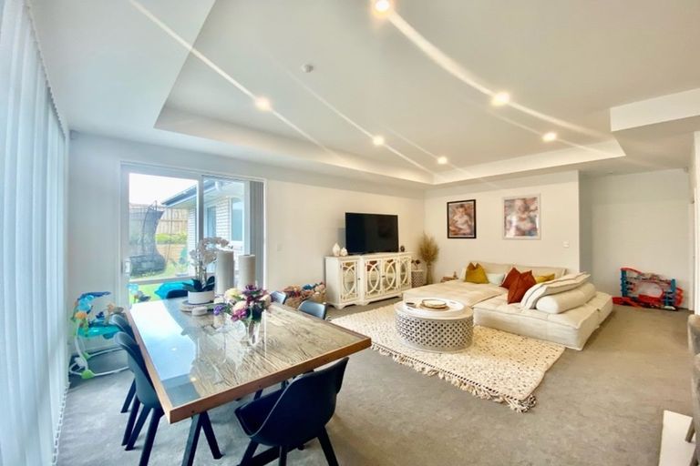 Photo of property in 71 Hayfield Way, Karaka, Papakura, 2113