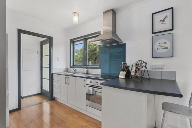 Photo of property in 25 Essex Street, Te Atatu South, Auckland, 0610