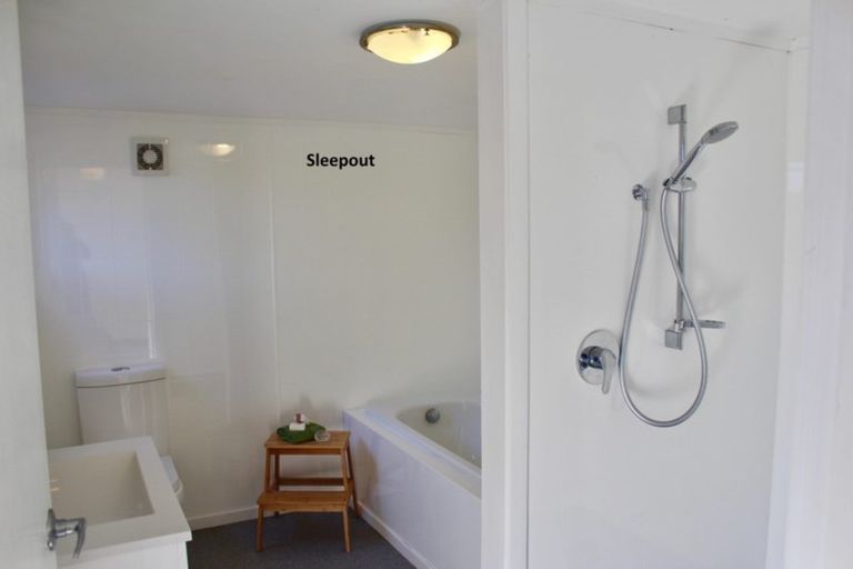 Photo of property in 15 Gleeson Road, Manakau, Levin, 5573