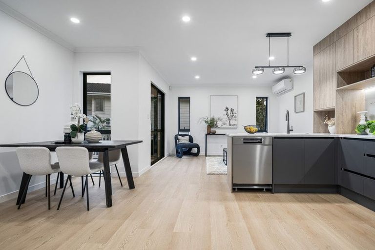 Photo of property in 24b Scarlock Avenue, Browns Bay, Auckland, 0630