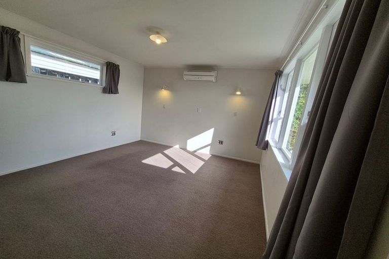 Photo of property in 92 Beazley Avenue, Paparangi, Wellington, 6037