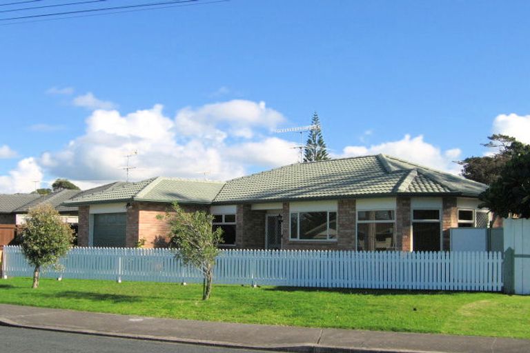 Photo of property in 2 Milton Road, Orewa, 0931