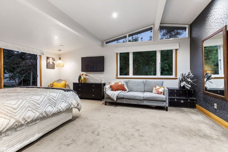 Photo of property in 166 Godley Road, Titirangi, Auckland, 0604