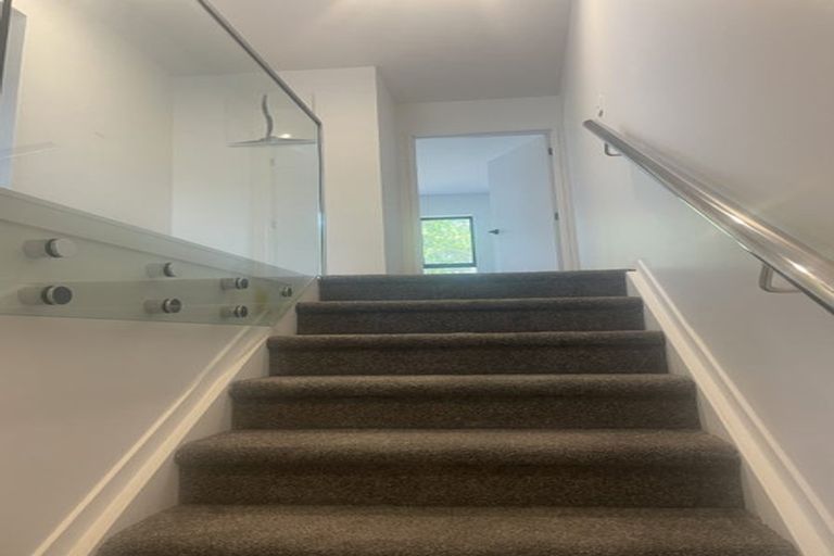 Photo of property in 6c Aralia Road, Sunnynook, Auckland, 0620